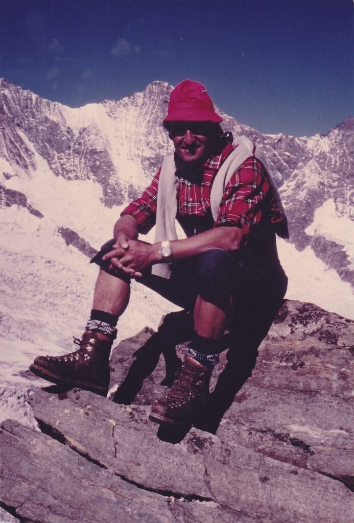 mountain guide, man, mountains-965205.jpg